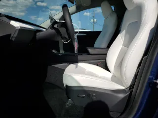 2023 Tesla Model Y Long Range z VIN 7SAYGDEE3PA178832, wystawiony jako Copart lot #57156005 z przebiegiem 12 920 mil mil oraz Szkody całkowita. Historia ofert i sprzedaży dostępna na DreamBid. Obrazek 7.