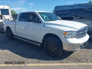 2017 Ram 1500 Big Horn z VIN 1C6RR7TT4HS764257, wystawiony jako IAAI lot #42124767 z przebiegiem 95 926 mil mil oraz . Historia ofert i sprzedaży dostępna na DreamBid. Obrazek 1.