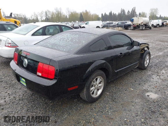 2007 Ford Mustang Deluxe with VIN 1ZVFT80N275285564, listed as a IAAI auction lot 41980104 with 111,665 mi miles. Bid and sale history available at carsss.com. Image 4.