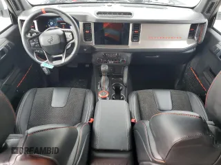 2024 Ford Bronco Raptor z VIN 1FMEE0RR0RLA38568, wystawiony jako Copart lot #41810505 z przebiegiem 168 mil mil oraz Szkoda całkowita • Salvage title. Historia ofert i sprzedaży dostępna na DreamBid. Obrazek 8.