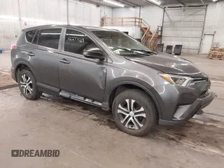 2018 Toyota RAV4 LE с VIN JTMBFREV0JJ235414, выставлен на аукционе IAAI как лот 42277569 с пробегом 70 880 миль миль и . История ставок и продаж доступна на DreamBid. Изображение 1.