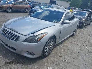 2015 Infiniti Q60 S Limited z VIN JN1CV6EK6FM871680, wystawiony jako IAAI lot #42253006 z przebiegiem 113 513 mil mil oraz . Historia ofert i sprzedaży dostępna na DreamBid. Obrazek 17.