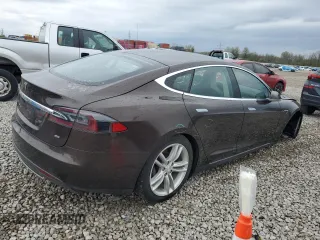 2014 Tesla Model S 60 with VIN 5YJSA1H19EFP51003, listed as a Copart auction lot 52164335 with 105,926 mi miles and Salvage Title. Bid and sale history available at DreamBid. Image 3.