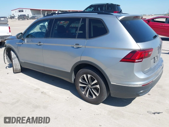 2024 Volkswagen Tiguan S z VIN 3VVRB7AX0RM029581, wystawiony jako IAAI lot #41938762 z przebiegiem 26 129 mil mil oraz . Historia ofert i sprzedaży dostępna na DreamBid. Obrazek 3.