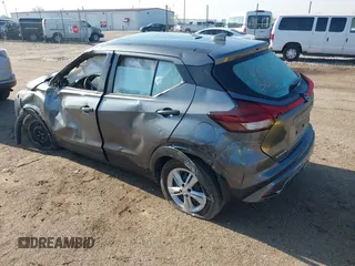 2022 Nissan Kicks S z VIN 3N1CP5BV2NL498598, wystawiony jako IAAI lot #42085165 z przebiegiem 49 872 mil mil oraz . Historia ofert i sprzedaży dostępna na DreamBid. Obrazek 3.