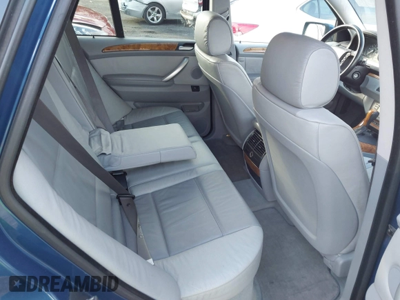 2001 BMW X5 4.4i with VIN WBAFB33501LH24719, listed as a IAAI auction lot 41055076 with 126,530 mi miles. Bid and sale history available at carsss.com. Image 8.