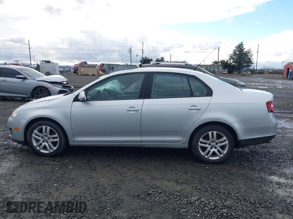 2008 Volkswagen Jetta S z VIN 3VWJM71K18M026226, wystawiony jako IAAI lot #40944671 z przebiegiem 90 016 mil mil oraz . Historia ofert i sprzedaży dostępna na DreamBid. Obrazek 14.