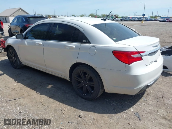 2011 Chrysler 200 Touring z VIN 1C3BC1FB0BN569990, wystawiony jako IAAI lot #42115353 z przebiegiem 152 148 mil mil oraz . Historia ofert i sprzedaży dostępna na DreamBid. Obrazek 3.