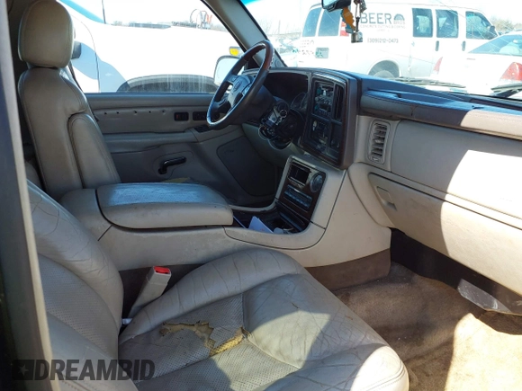 2003 Cadillac Escalade z VIN 1GYEK63N83R123971, wystawiony jako IAAI lot #41814808 z przebiegiem 235 724 mil mil oraz . Historia ofert i sprzedaży dostępna na DreamBid. Obrazek 5.