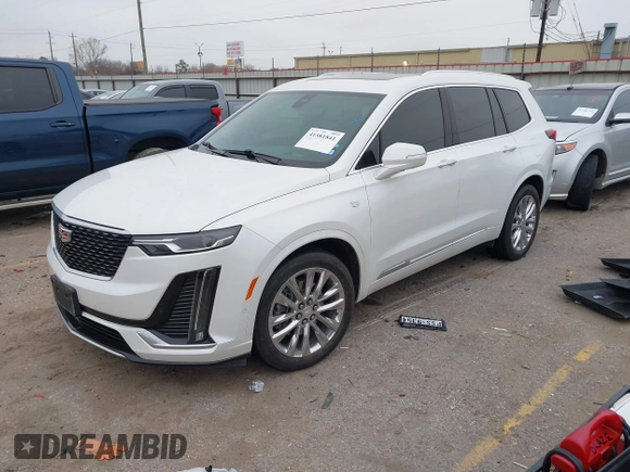 2021 Cadillac XT6 Premium Luxury z VIN 1GYKPCRSXMZ169206, wystawiony jako IAAI lot #41581841 z przebiegiem 64 789 mil mil oraz . Historia ofert i sprzedaży dostępna na DreamBid. Obrazek 2.