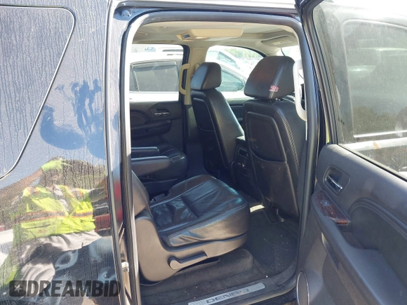 2008 GMC Yukon XL z VIN 1GKFK66838J228301, wystawiony jako IAAI lot #42226806 z przebiegiem 242 968 mil mil oraz . Historia ofert i sprzedaży dostępna na DreamBid. Obrazek 8.