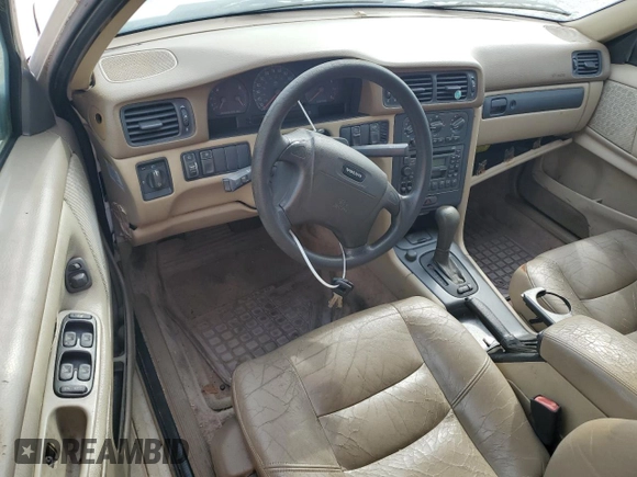 1998 Volvo S70 z VIN YV1LS5640W2431881, wystawiony jako Copart lot #53925195 z przebiegiem Nie podano mil oraz Czysty tytuł • Clean title. Historia ofert i sprzedaży dostępna na DreamBid. Obrazek 8.