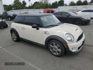 2011 MINI Hardtop S z VIN WMWSV3C59BTY15847, wystawiony jako Copart lot #55904795 z przebiegiem 114 146 mil mil oraz Szkoda całkowita • Salvage title. Historia ofert i sprzedaży dostępna na DreamBid. Obrazek 4.