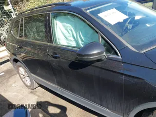 2018 Volkswagen Tiguan SEL z VIN 3VV2B7AX9JM142564, wystawiony jako IAAI lot #40630666 z przebiegiem 86 040 mil mil oraz . Historia ofert i sprzedaży dostępna na DreamBid. Obrazek 13.