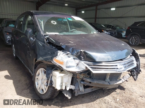 2011 Nissan Versa S z VIN 3N1BC1CP5BL500520, wystawiony jako IAAI lot #42307793 z przebiegiem 127 281 mil mil oraz . Historia ofert i sprzedaży dostępna na DreamBid. Obrazek 6.