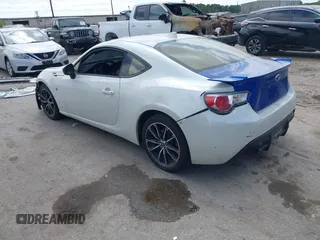 2017 Toyota 86 z VIN JF1ZNAA12H9701111, wystawiony jako IAAI lot #42016381 z przebiegiem 58 948 mil mil oraz . Historia ofert i sprzedaży dostępna na DreamBid. Obrazek 3.