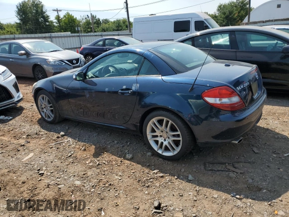 2007 Mercedes-Benz SLK-Class 3.0L with VIN WDBWK54F17F147014, listed as a Copart auction lot 70086814 with 106,197 mi miles and Clean Title. Bid and sale history available at carsss.com. Image 2.