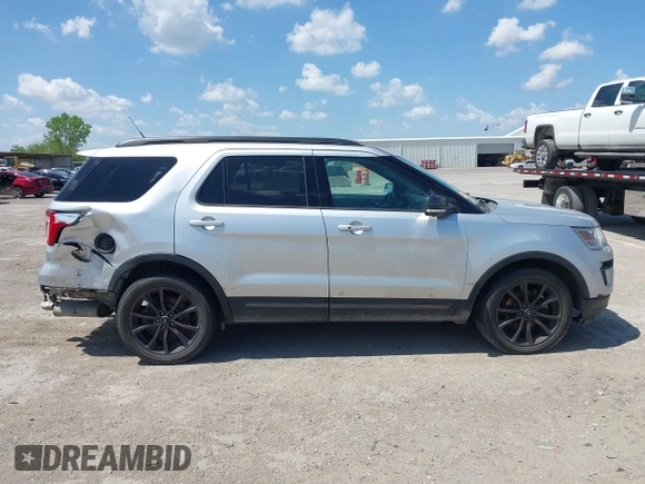 2018 Ford Explorer XLT z VIN 1FM5K7D87JGA54926, wystawiony jako IAAI lot #42088449 z przebiegiem 247 391 mil mil oraz . Historia ofert i sprzedaży dostępna na DreamBid. Obrazek 14.