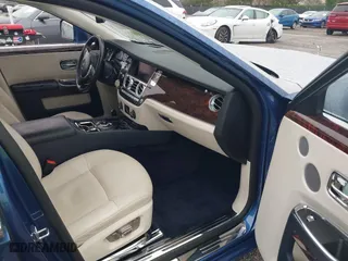2011 Rolls-Royce Ghost with VIN SCA664S55BUX49548, listed as a IAAI auction lot 41395054 with 17,710 mi miles. Bid and sale history available at carsss.com. Image 5.