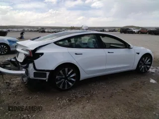 2025 Tesla Model 3 Long Range z VIN 5YJ3E1EBXSF968724, wystawiony jako Copart lot #53128525 z przebiegiem 1 127 mil mil oraz Szkoda całkowita • Salvage title. Historia ofert i sprzedaży dostępna na DreamBid. Obrazek 3.