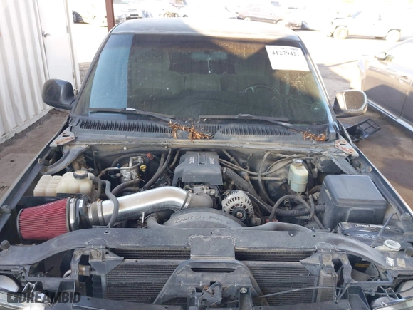 2000 Chevrolet Silverado 1500 with VIN 1GCEC14V9YZ245654, listed as a IAAI auction lot 41279421 with 286,544 mi miles. Bid and sale history available at carsss.com. Image 10.