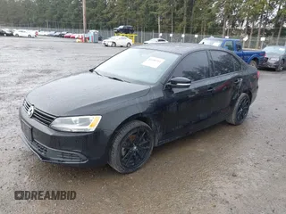 2011 Volkswagen Jetta SE z VIN 3VWDZ7AJXBM323766, wystawiony jako IAAI lot #41680351 z przebiegiem 122 660 mil mil oraz . Historia ofert i sprzedaży dostępna na DreamBid. Obrazek 2.