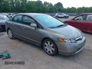 2008 Honda Civic LX z VIN 1HGFA16558L040957, wystawiony jako IAAI lot #42426087 z przebiegiem 134 819 mil mil oraz . Historia ofert i sprzedaży dostępna na DreamBid. Obrazek 1.