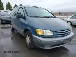 2001 Toyota Sienna LE with VIN 4T3ZF13C11U395630, listed as a IAAI auction lot 41743896 with 189,986 mi miles. Bid and sale history available at carsss.com. Image 1.