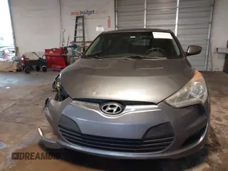2013 Hyundai Veloster w/Gray Int with VIN KMHTC6AD4DU117924, listed as a IAAI auction lot 41339465 with 156,004 mi miles. Bid and sale history available at carsss.com. Image 13.