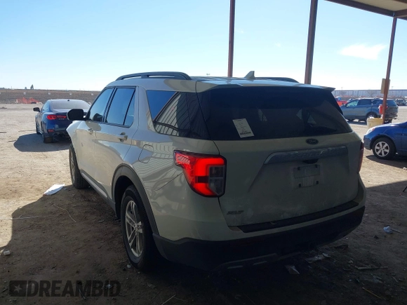 2022 Ford Explorer XLT z VIN 1FMSK7DHXNGA83331, wystawiony jako IAAI lot #41606848 z przebiegiem 54 139 mil mil oraz . Historia ofert i sprzedaży dostępna na DreamBid. Obrazek 3.