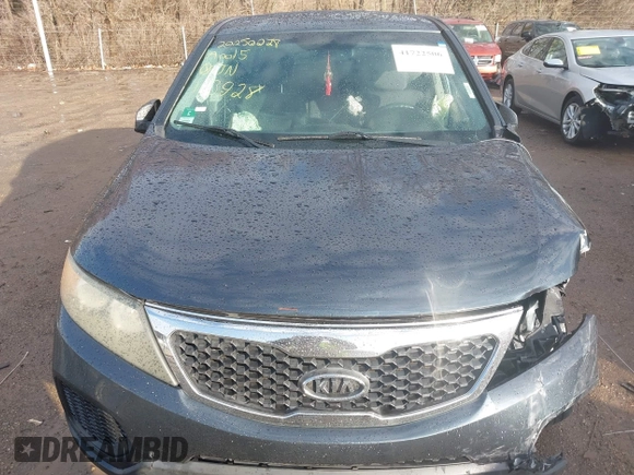 2011 Kia Sorento LX with VIN 5XYKT3A1XBG113928, listed as a IAAI auction lot 41722506 with 189,039 mi miles. Bid and sale history available at carsss.com. Image 12.