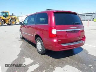 2014 Chrysler Town & Country Touring z VIN 2C4RC1BG7ER433956, wystawiony jako IAAI lot #42230097 z przebiegiem 107 737 mil mil oraz . Historia ofert i sprzedaży dostępna na DreamBid. Obrazek 3.