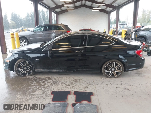2014 Mercedes-Benz C 250 с VIN WDDGJ4HBXEG169195, выставлен на аукционе IAAI как лот 42013848 с пробегом 95 345 миль миль и . История ставок и продаж доступна на DreamBid. Изображение 15.