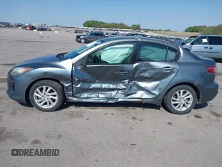 2012 Mazda 3 i Touring z VIN JM1BL1V73C1695634, wystawiony jako IAAI lot #42223477 z przebiegiem 138 302 mil mil oraz . Historia ofert i sprzedaży dostępna na DreamBid. Obrazek 14.