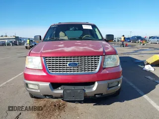 2003 Ford Expedition Eddie Bauer with VIN 1FMPU18L13LB22470, listed as a IAAI auction lot 41532763 with 261,942 mi miles. Bid and sale history available at carsss.com. Image 12.