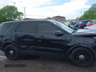 2016 Ford Police Interceptor Utility z VIN 1FM5K8AR8GGC35822, wystawiony jako IAAI lot #42091991 z przebiegiem 221 812 mil mil oraz . Historia ofert i sprzedaży dostępna na DreamBid. Obrazek 13.