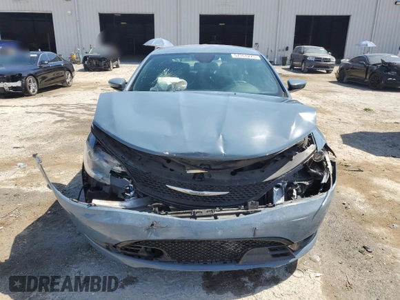 2015 Chrysler 200 S z VIN 1C3CCCBB7FN563423, wystawiony jako Copart lot #57264275 z przebiegiem 106 859 mil mil oraz Szkoda całkowita • Salvage title. Historia ofert i sprzedaży dostępna na DreamBid. Obrazek 5.