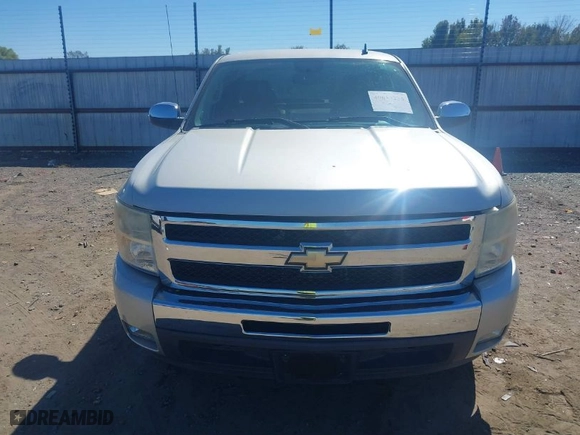 2011 Chevrolet Silverado 1500 LT with VIN 1GCRCSE0XBZ133317, listed as a IAAI auction lot 40613235 with 96,334 mi miles. Bid and sale history available at carsss.com. Image 12.