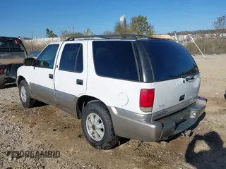 1999 GMC Jimmy SLE with VIN 1GKDT13W9X2545745, listed as a IAAI auction lot 40566227 with 1 mi miles. Bid and sale history available at carsss.com. Image 3.
