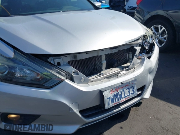 2017 Nissan Altima S z VIN 1N4AL3AP7HN324639, wystawiony jako IAAI lot #42008550 z przebiegiem 101 419 mil mil oraz . Historia ofert i sprzedaży dostępna na DreamBid. Obrazek 6.