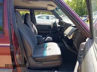 2001 Jeep Cherokee Sport with VIN 1J4FF48S51L516712, listed as a IAAI auction lot 42247399 with 323,576 mi miles and . Bid and sale history available at DreamBid. Image 5.