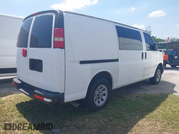 2014 Chevrolet Express Cargo Van with VIN 1GCSGAFX6E1157757, listed as a IAAI auction lot 41937846 with 231,814 mi miles. Bid and sale history available at carsss.com. Image 4.