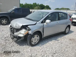 2010 Nissan Versa S z VIN 3N1BC1CP7AL418514, wystawiony jako Copart lot #58593435 z przebiegiem 199 269 mil mil oraz Szkoda całkowita • Salvage title. Historia ofert i sprzedaży dostępna na DreamBid. Obrazek 1.