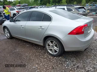 2014 Volvo S60 T5 with VIN YV1612FS0E1291364, listed as a IAAI auction lot 42130425 with 140,497 mi miles. Bid and sale history available at carsss.com. Image 3.