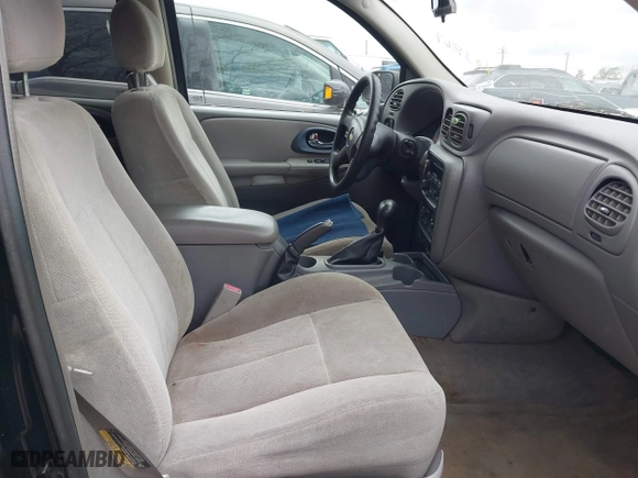 2005 Chevrolet TrailBlazer LS with VIN 1GNES16S456103867, listed as a IAAI auction lot 41726421 with 190,945 mi miles. Bid and sale history available at carsss.com. Image 5.