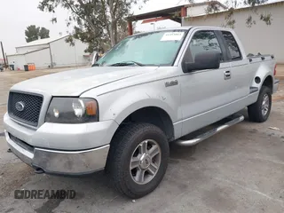 2005 Ford F-150 XLT z VIN 1FTPX04595KC18420, wystawiony jako IAAI lot #41493863 z przebiegiem 181 395 mil mil oraz . Historia ofert i sprzedaży dostępna na DreamBid. Obrazek 17.