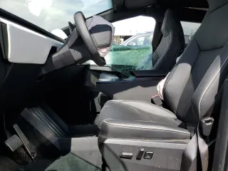 2024 Tesla Cybertruck z VIN 7G2CEHED4RA036923, wystawiony jako Copart lot #51940765 z przebiegiem 7 393 mil mil oraz Szkoda całkowita • Salvage title. Historia ofert i sprzedaży dostępna na DreamBid. Obrazek 7.