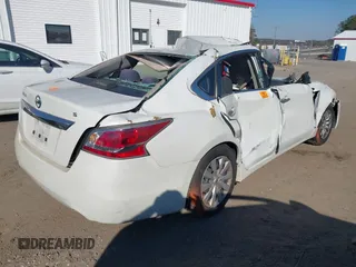 2015 Nissan Altima S with VIN 1N4AL3AP8FN309659, listed as a IAAI auction lot 41704516 with 172,330 mi miles and . Bid and sale history available at carsss.com. Image 4.