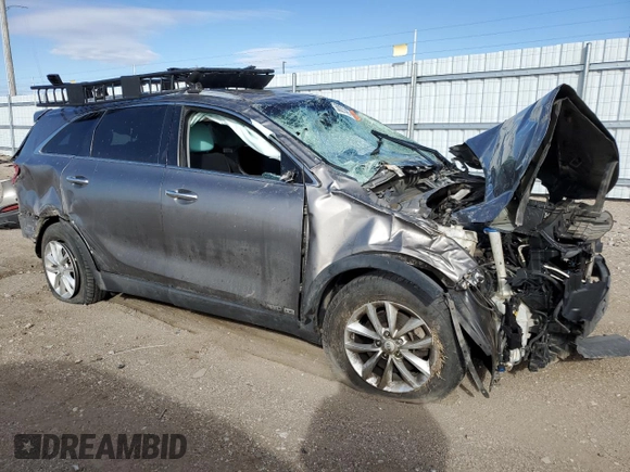 2016 Kia Sorento LX z VIN 5XYPGDA59GG072038, wystawiony jako Copart lot #50221465 z przebiegiem Nie podano mil oraz Szkoda całkowita • Salvage title. Historia ofert i sprzedaży dostępna na DreamBid. Obrazek 4.