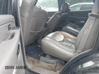 2005 Chevrolet Tahoe Z71 z VIN 1GNEC13T85R213569, wystawiony jako IAAI lot #42229453 z przebiegiem 371 339 mil mil oraz . Historia ofert i sprzedaży dostępna na DreamBid. Obrazek 8.